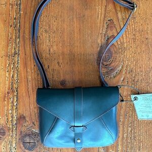 NWT IIIBeCa by Joy Gryson Church Street Envelope Clutch in Black